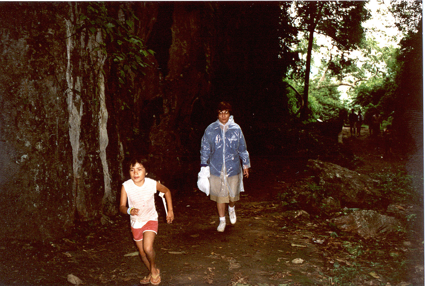 162.jpg, Climb to
cave temple