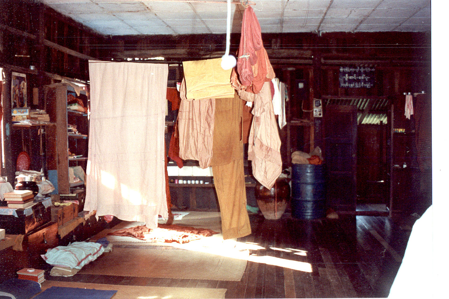 329.jpg, Monastery at
reclining Buddha