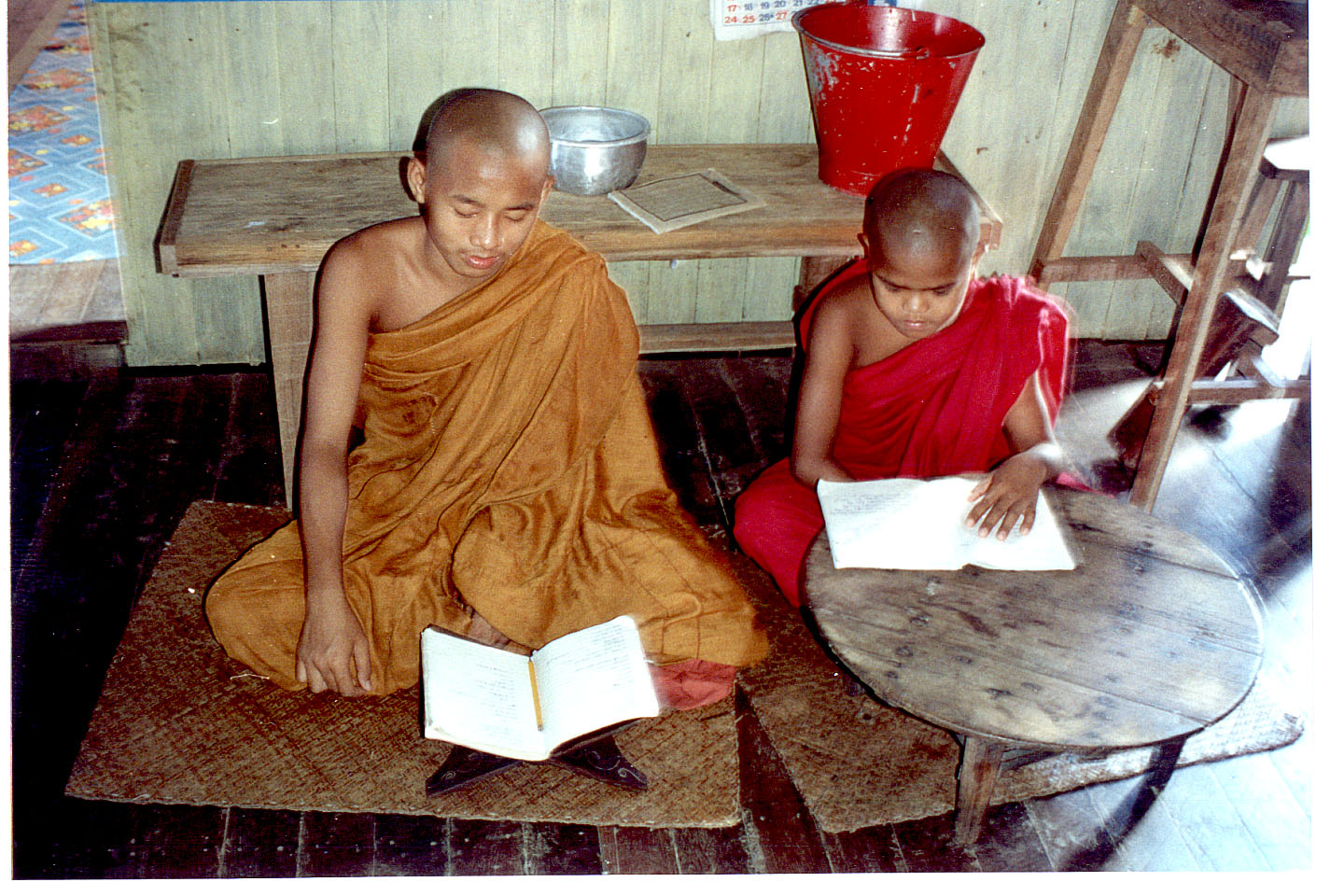 331.jpg, Monastery at
reclining Buddha