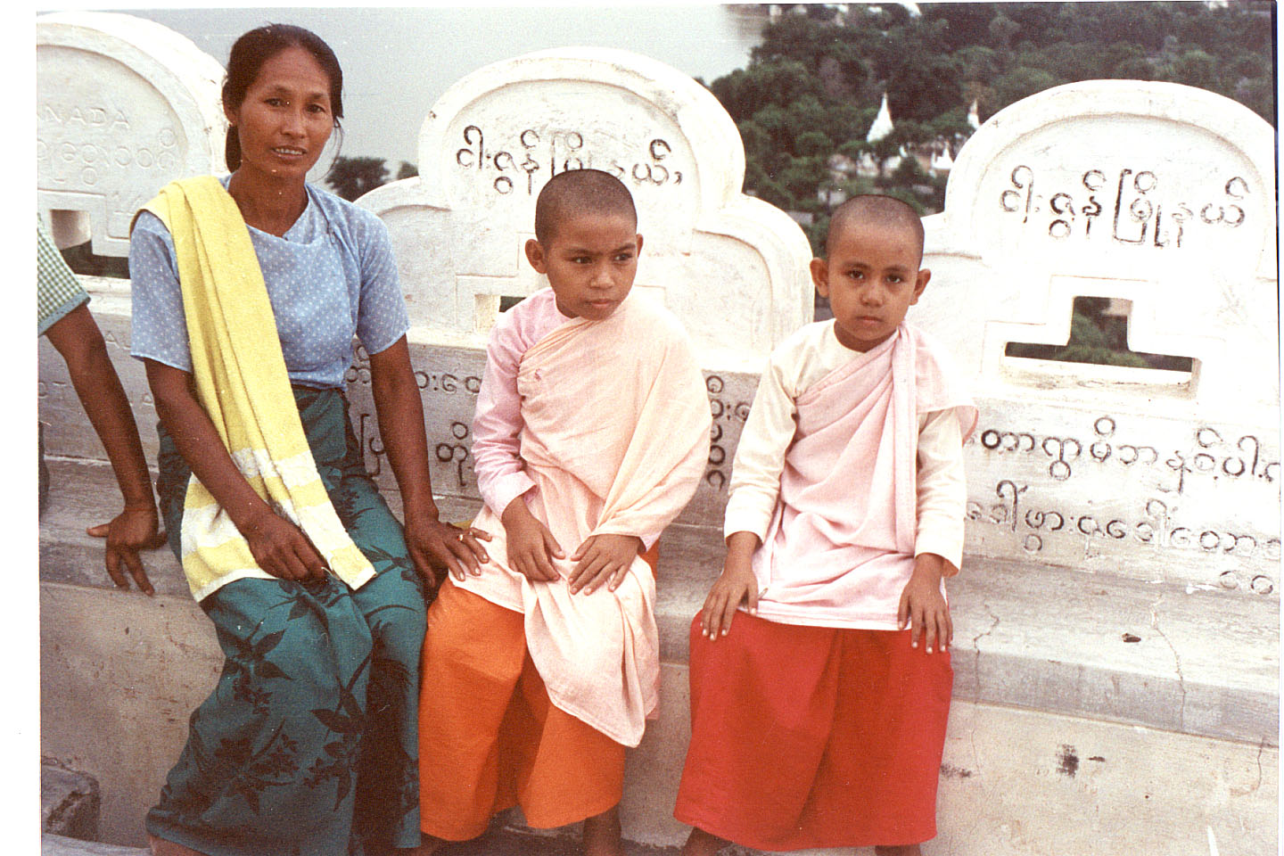 460.jpg, Nuns
(in pink)