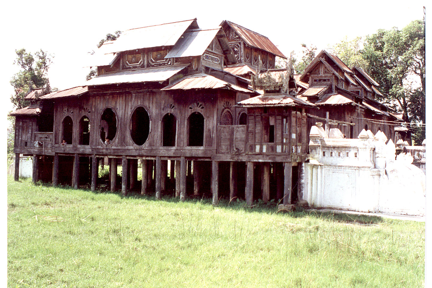 480.jpg, Monastery near
Inle Lake