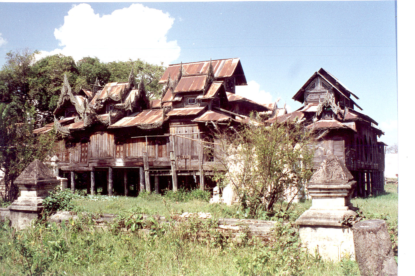 481.jpg, Monastery near
Inle Lake