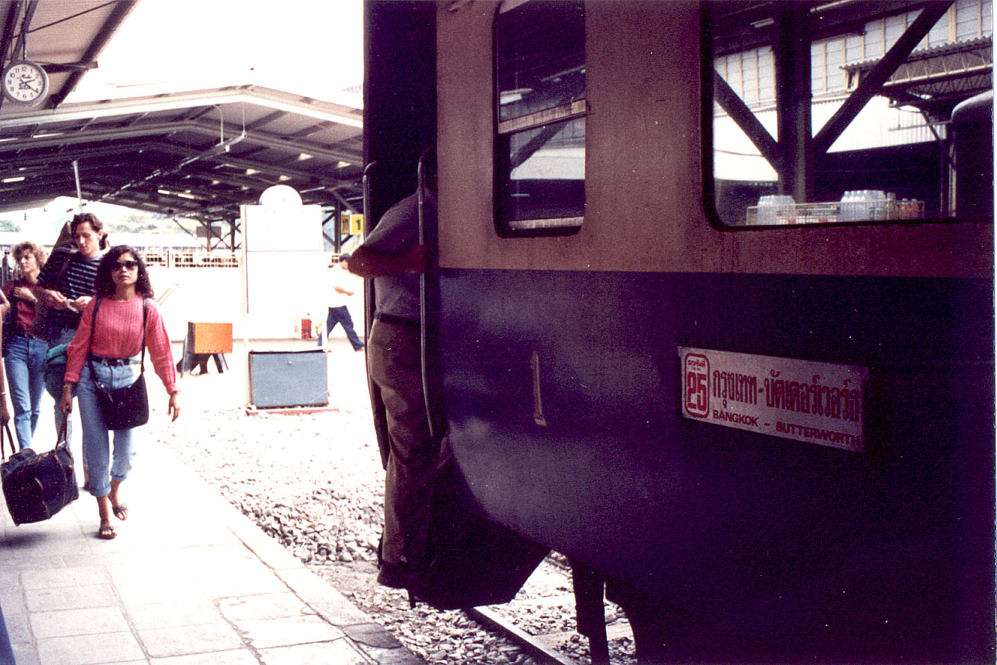 538.jpg, Boarding train
in Bangkok