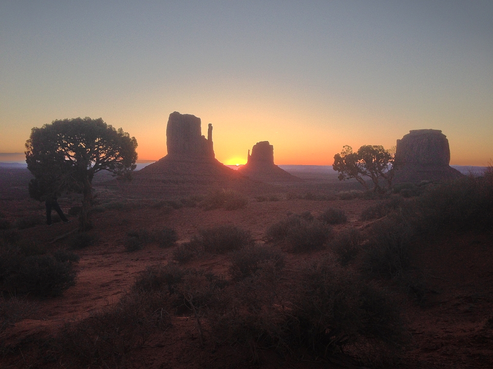 IMG_1822.JPG - Sunrise Hike around a Mitten