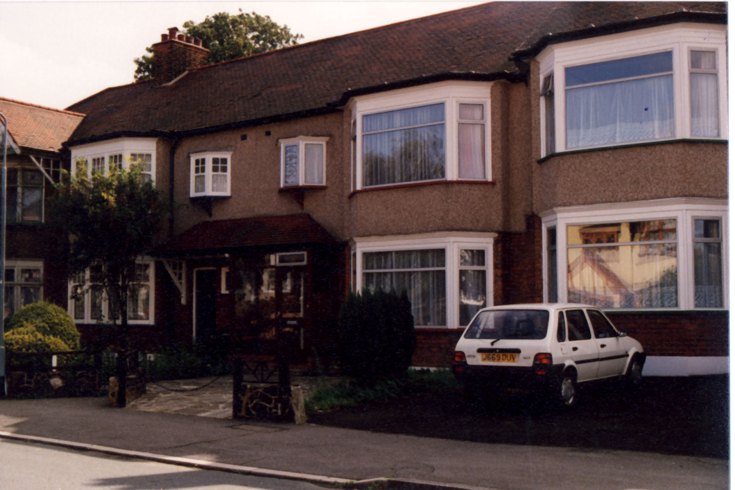 09-13.jpg, 46 Colbrooke Dr
Wanstead