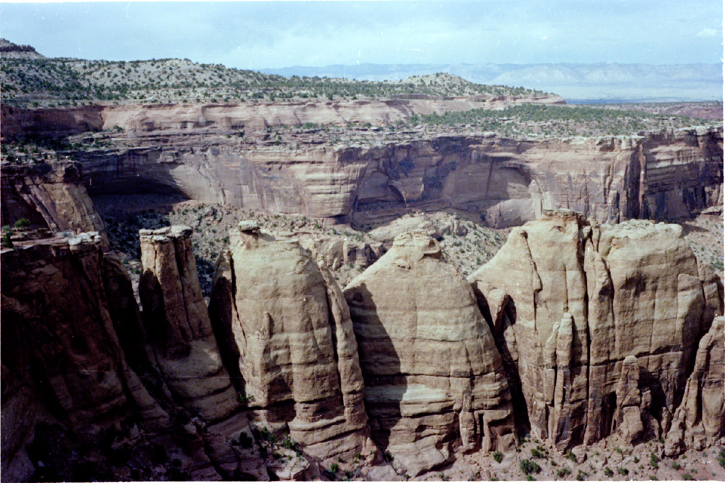 21-01.jpg, Colorado Nat Mon
Colorado